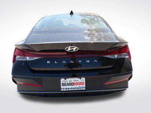 Black 2026 Hyundai ELANTRA SE