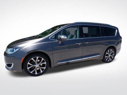 Granite Crystal Clearcoat Metallic 2017 Chrysler Pacifica Limited