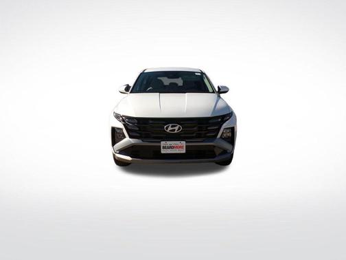 White Pearl 2026 Hyundai TUCSON SE