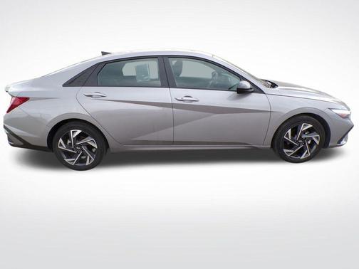 Metal 2025 Hyundai ELANTRA SEL Sport