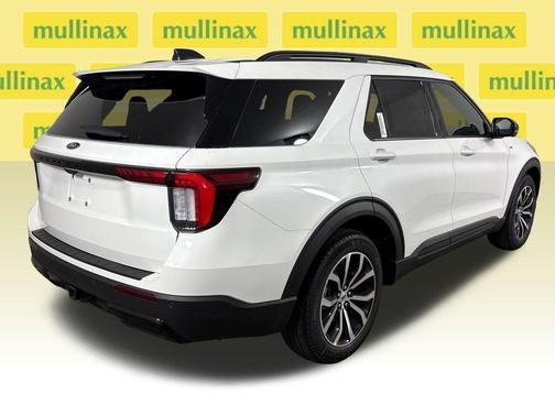 Star White Metallic Tri-Coat 2026 Ford Explorer ST-Line