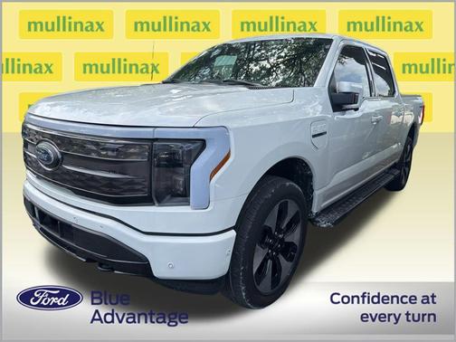 Star White Metallic Tri-Coat 2023 Ford F-150 Lightning Pro