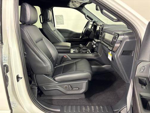 Star White Metallic Tri-Coat 2026 Ford F-150 Lariat