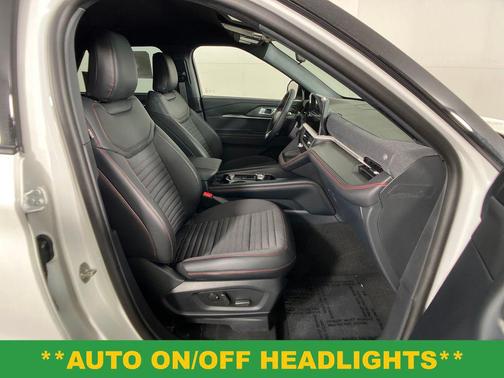 Star White Metallic Tri-Coat 2026 Ford Explorer ST-Line