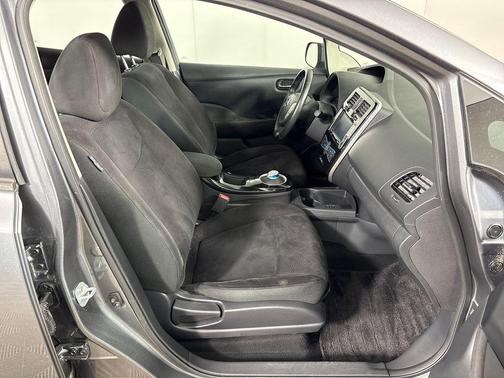 Gun Metallic 2016 Nissan Leaf SV