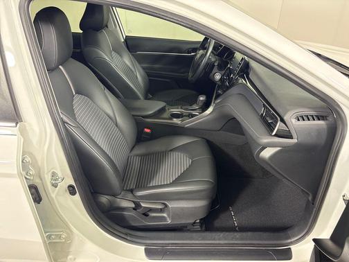 Ice Cap 2023 Toyota Camry SE