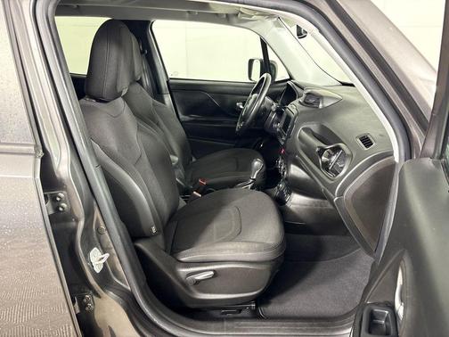 Granite Crystal Metallic Clearcoat 2016 Jeep Renegade Latitude