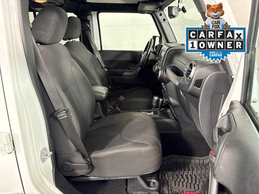 Bright White Clearcoat 2017 Jeep Wrangler Unlimited Sport