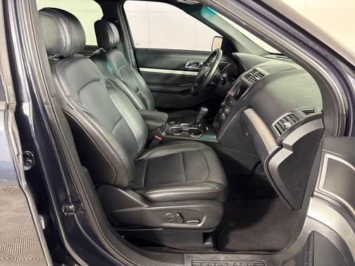 Quartz Metallic 2017 Ford Explorer XLT