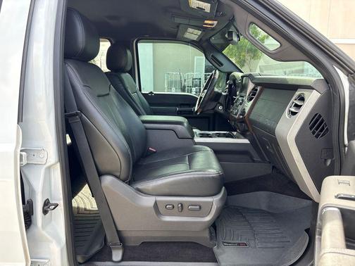 Oxford White 2015 Ford F-250 Lariat