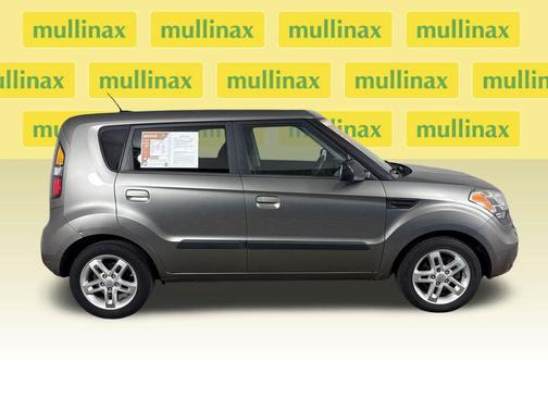 Titanium 2010 Kia Soul +
