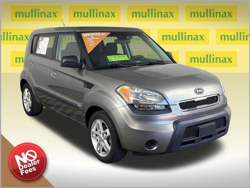 Titanium 2010 Kia Soul +