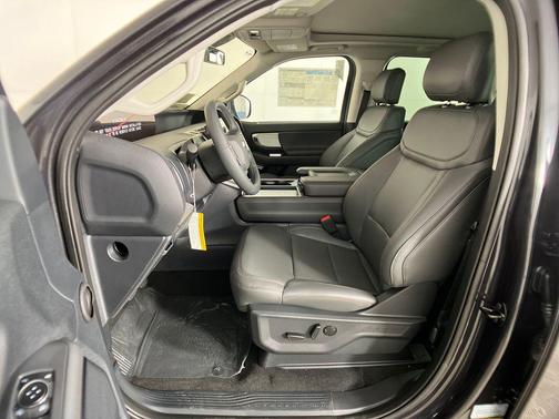 2025 Ford Expedition Max Active 4x2