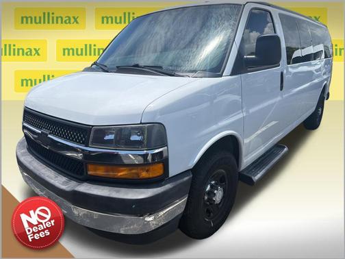 Summit White 2019 Chevrolet Express 3500 LT