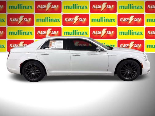 Bright White Clearcoat 2018 Chrysler 300 Touring