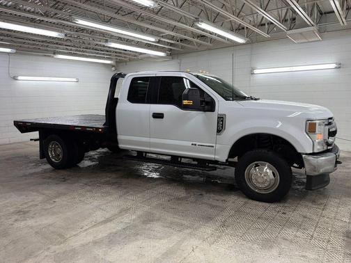 Oxford White 2022 Ford F-350 XLT