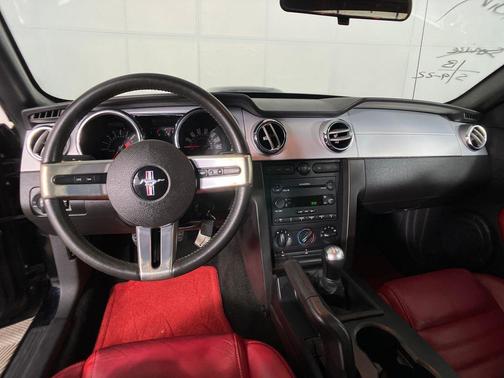 2005 Ford Mustang GT Premium
