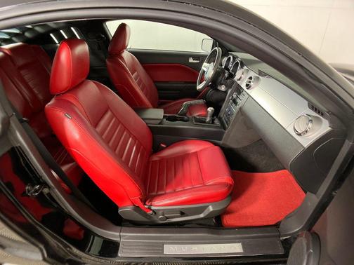 2005 Ford Mustang GT Premium