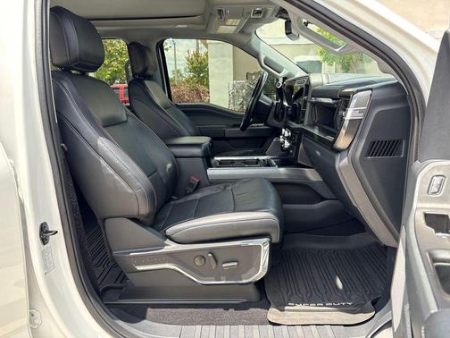 White Metallic 2023 Ford F-250 Lariat