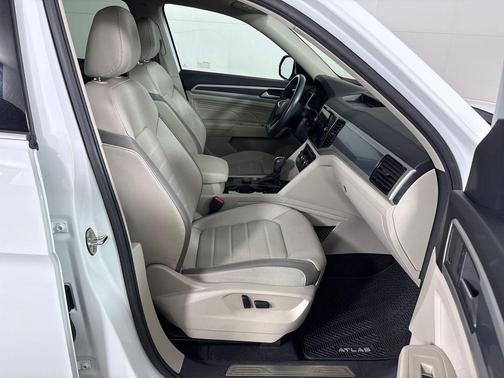Pure White 2021 Volkswagen Atlas 3.6L SEL Premium