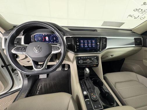 Pure White 2021 Volkswagen Atlas 3.6L SEL Premium