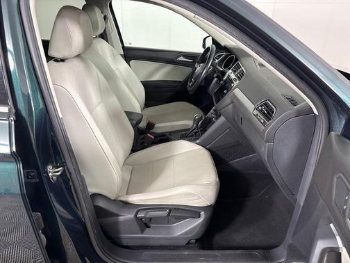 Dark Moss Green Metallic 2019 Volkswagen Tiguan 2.0T SE