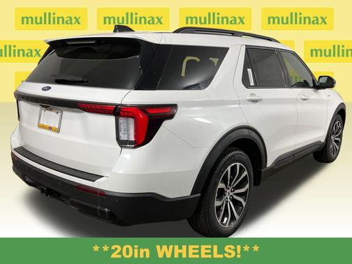Star White Metallic Tri-Coat 2026 Ford Explorer ST-Line
