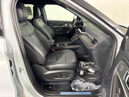 White Metallic 2026 Ford Explorer ST-Line