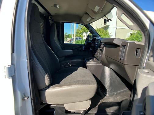 2023 GMC Savana 2500 Work Van