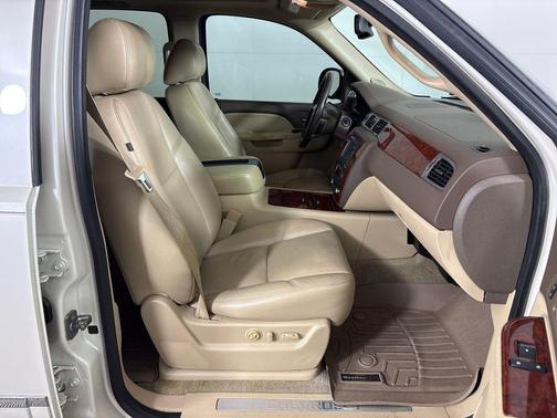 White Diamond Clearcoat 2013 Chevrolet Tahoe LTZ