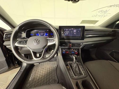 Deep Black Pearl 2025 Volkswagen Jetta 1.5T Sport