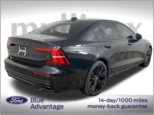 2022 Volvo S60 T6 R-Design