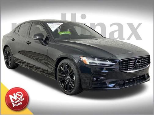 2022 Volvo S60 T6 R-Design
