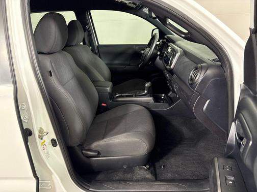 Super White 2018 Toyota Tacoma TRD Off-Road