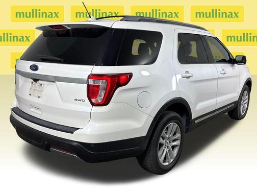 White Platinum Clearcoat Metallic 2019 Ford Explorer XLT