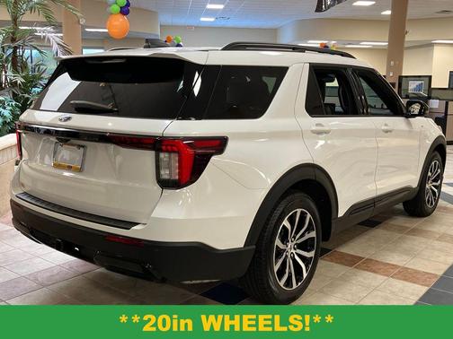 2025 Ford Explorer ST-Line