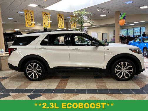 2025 Ford Explorer ST-Line