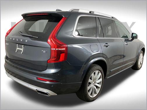 2016 Volvo XC90 T6 Momentum