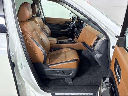 Pearl White 2023 Nissan Pathfinder Platinum