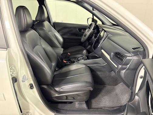 Crystal White Pearl 2025 Subaru Forester Limited