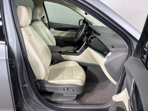 Argent Silver Metallic 2024 Cadillac XT6 Premium Luxury FWD