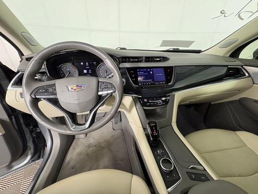 Argent Silver Metallic 2024 Cadillac XT6 Premium Luxury FWD
