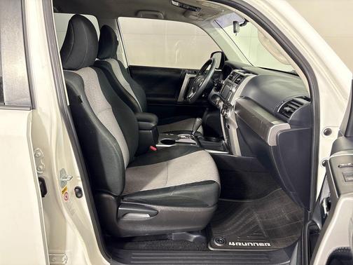 Super White 2015 Toyota 4Runner SR5