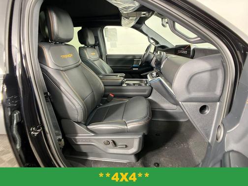 Agate Black Metallic 2026 Ford Expedition Tremor