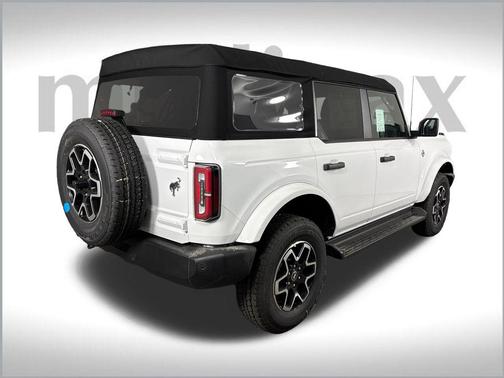 Oxford White 2026 Ford Bronco Outer Banks