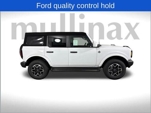 Oxford White 2026 Ford Bronco Outer Banks