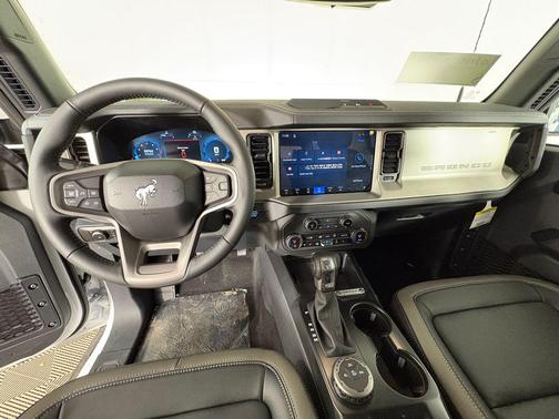 Oxford White 2026 Ford Bronco Outer Banks