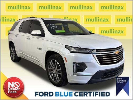 Iridescent Pearl Tricoat 2023 Chevrolet Traverse High Country