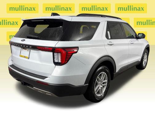 Space White Metallic 2026 Ford Explorer Active