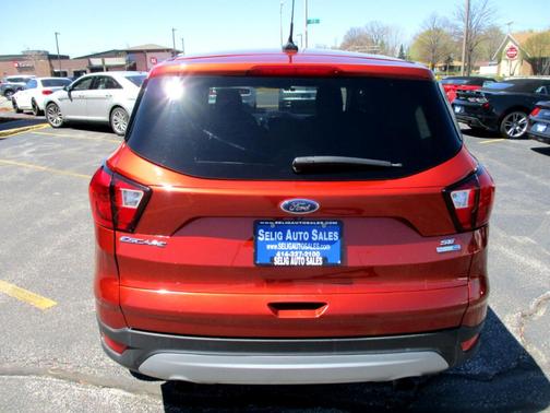 Photo 5 of 21 of 2019 Ford Escape SE